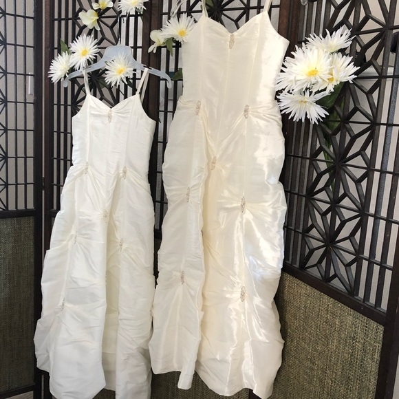Wedding Flower Girl dresses. Girls size 7 and 9. - Picture 2 of 5